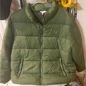 Women’s puffer jacket/NT new never been worn.